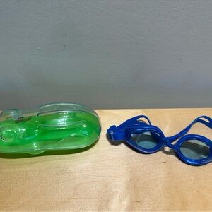 Adjustible Blue Goggles with Green Case